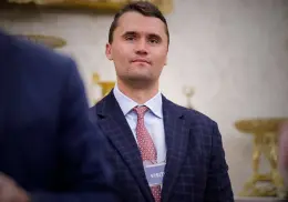 Fallece Charlie Kirk tras ataque armado en universidad de Utah