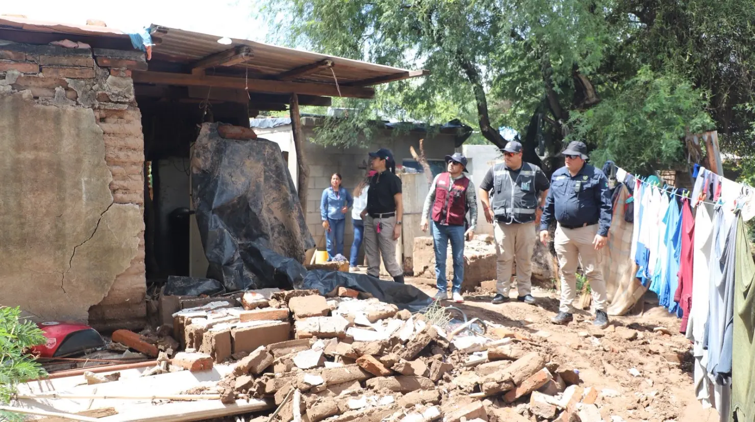 Esto derivado de las pasadas lluvias ias afectaciones que se reportaron en algunas viviendas principalmente por motivos de inundación causado por el ciclón "Lorena", que mantuvo el clima con lluvia constante lo que provocó también fuertes corrientes de ríos y arroyos.
