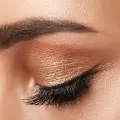 Maquillaje para ojos caídos: 7 trucos para abrir tu mirada en 5 minutos