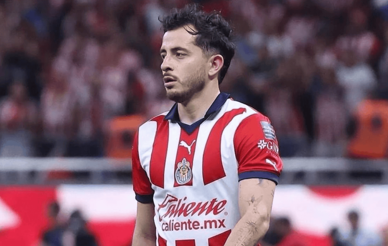 Alan Mozo se pierde el Clásico Nacional 2025 por operación de rodilla: opciones de Chivas para suplirlo