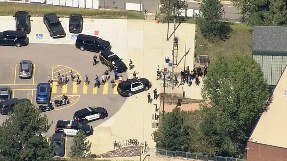 Tiroteo en secundaria de Estados Unidos deja al menos 3 heridos, 2 en estado crítico