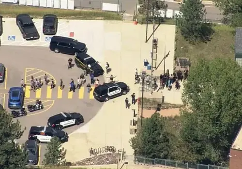 Tiroteo en secundaria de Estados Unidos deja al menos 3 heridos, 2 en estado crítico