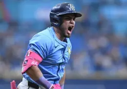 Jonathan Aranda avanza en recuperación de lesión en muñeca izquierda