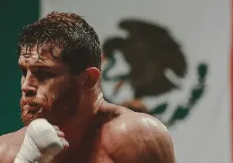 Canelo vs Crawford: Netflix elimina el Himno Nacional Mexicano de la pelea y desata polémica