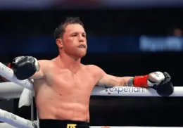 Canelo Álvarez pierde el título indiscutido del peso supermediano ante Terence Crawford