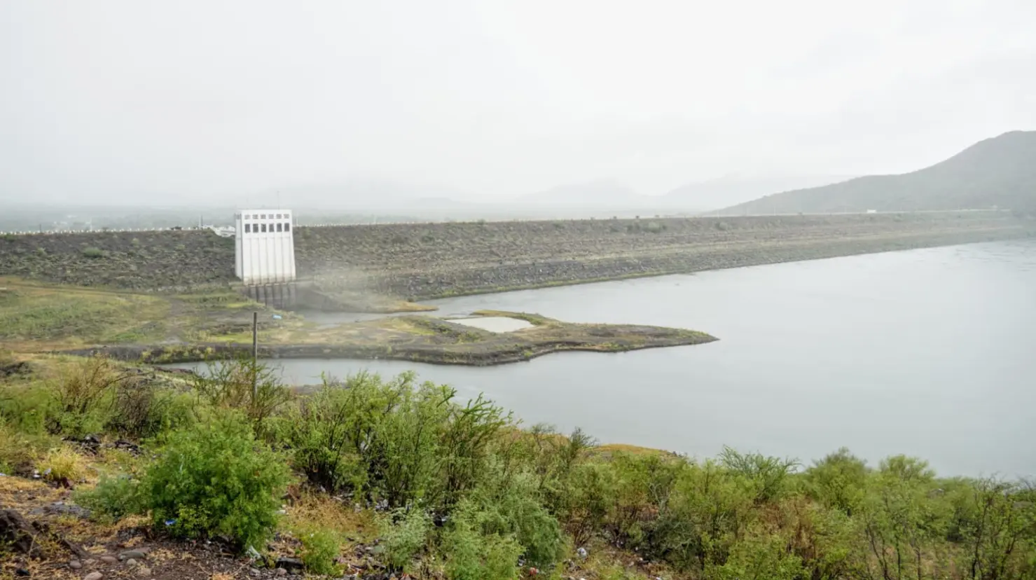 Llega agua a presas