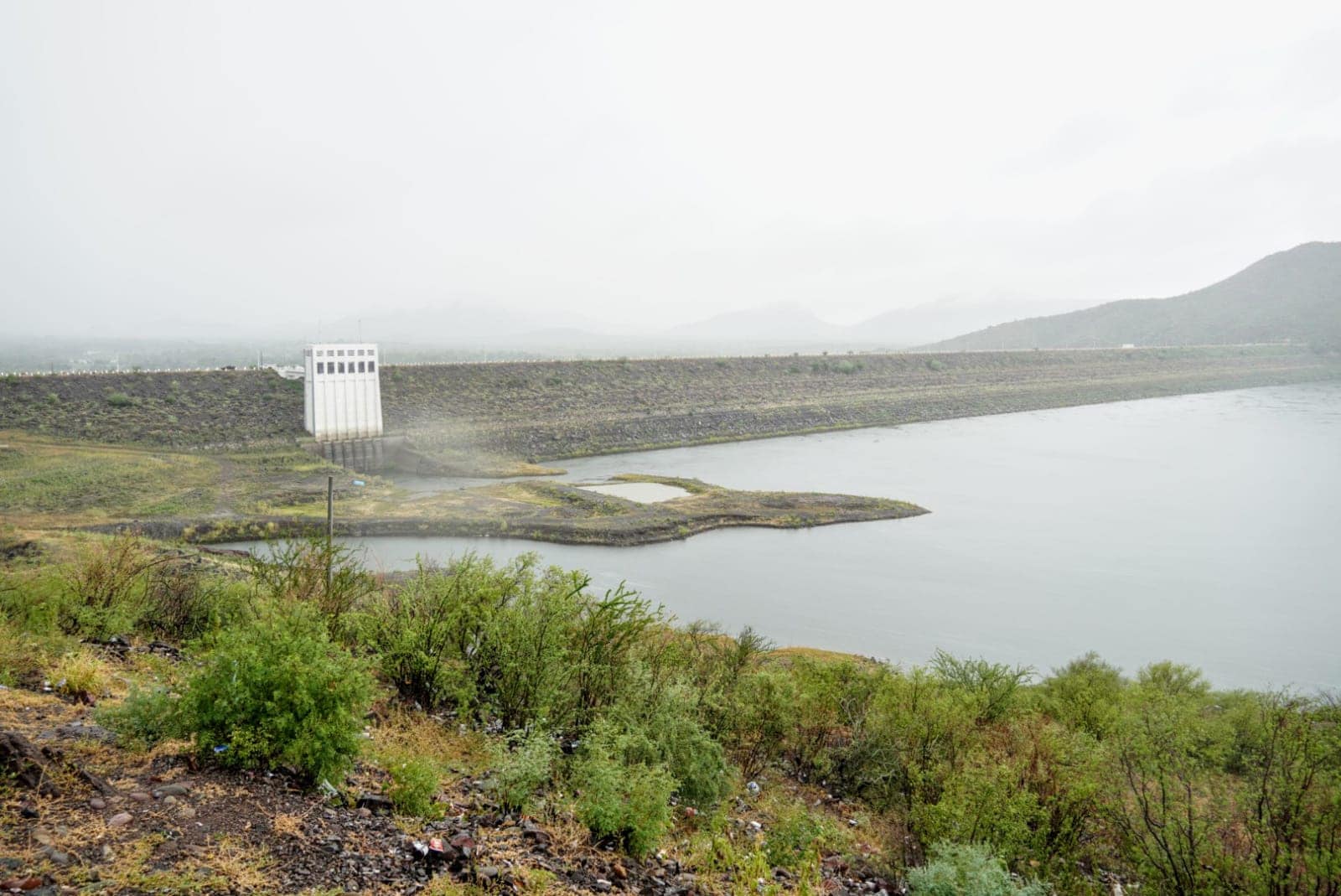 Llega agua a presas