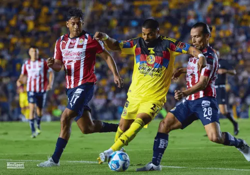 Chivas gana 2-1 a América en el Clásico Nacional en un juego con 16 minutos de compensación