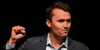 EE.UU. retirará visas a extranjeros que se burlen de la muerte de Charlie Kirk