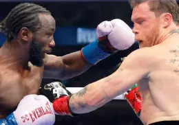 Terence Crawford destrona a Saúl "Canelo" Álvarez