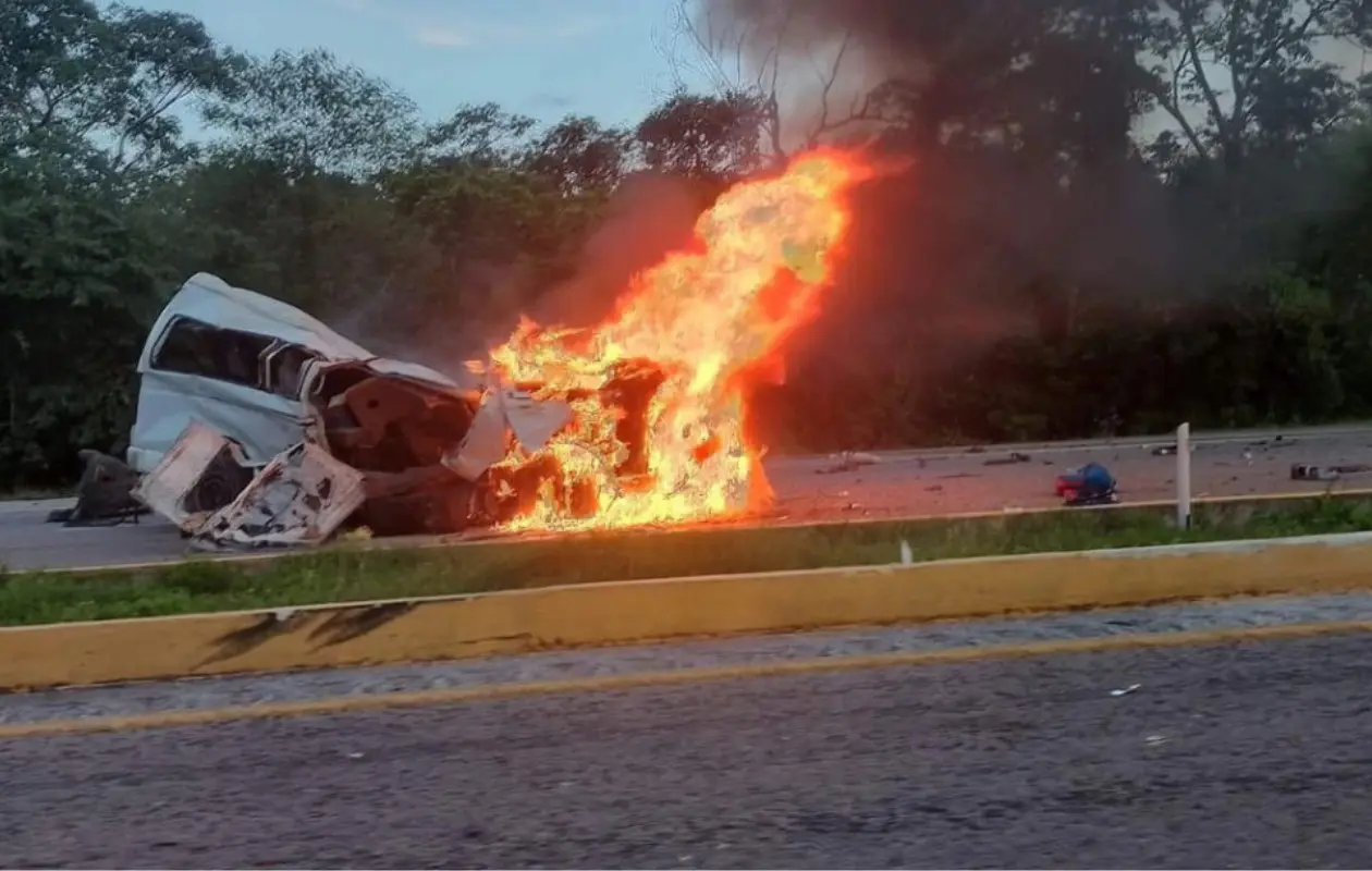 Ninguno de los ocupantes de la Van logró sobrevivir al impacto.