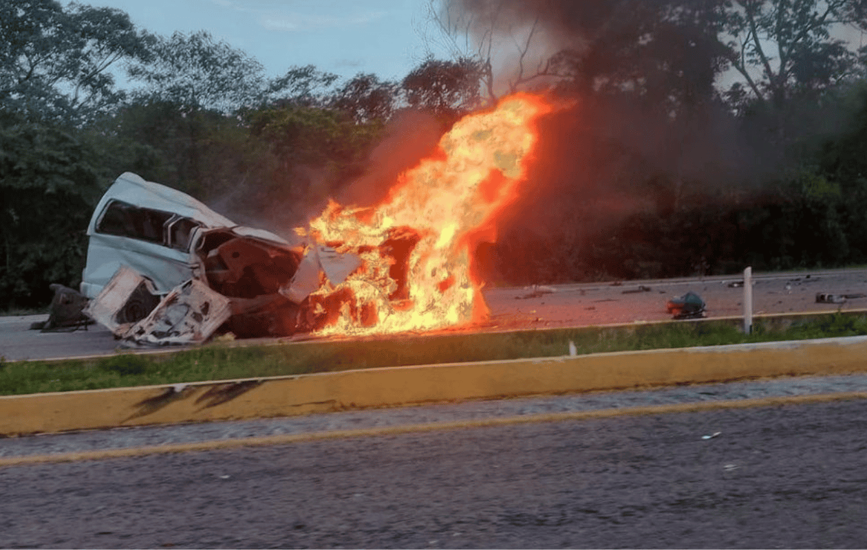 Trágico accidente en la carretera Mérida-Campeche deja 15 muertos