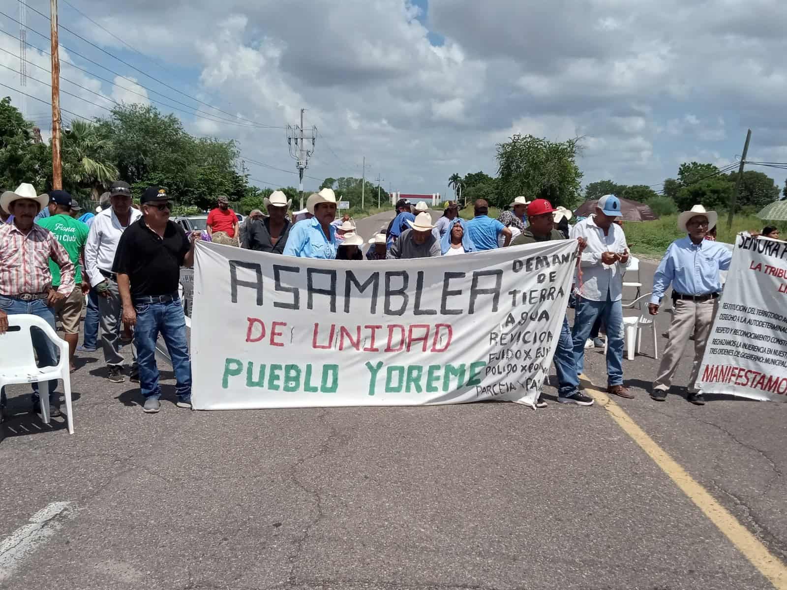 Bloquean Mayos carretera a Etchojoa