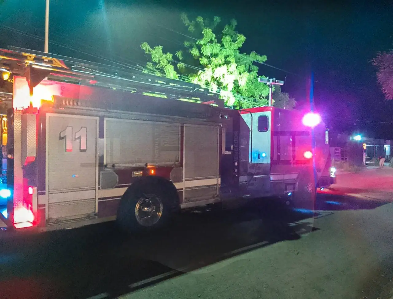 Bomberos se movilizan por incendio en Real de Sevilla, al oriente de Ciudad Obregón