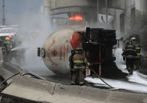 Fallece mujer herida tras explosión de pipa en Iztapalapa; permanecía como desconocida en el IMSS