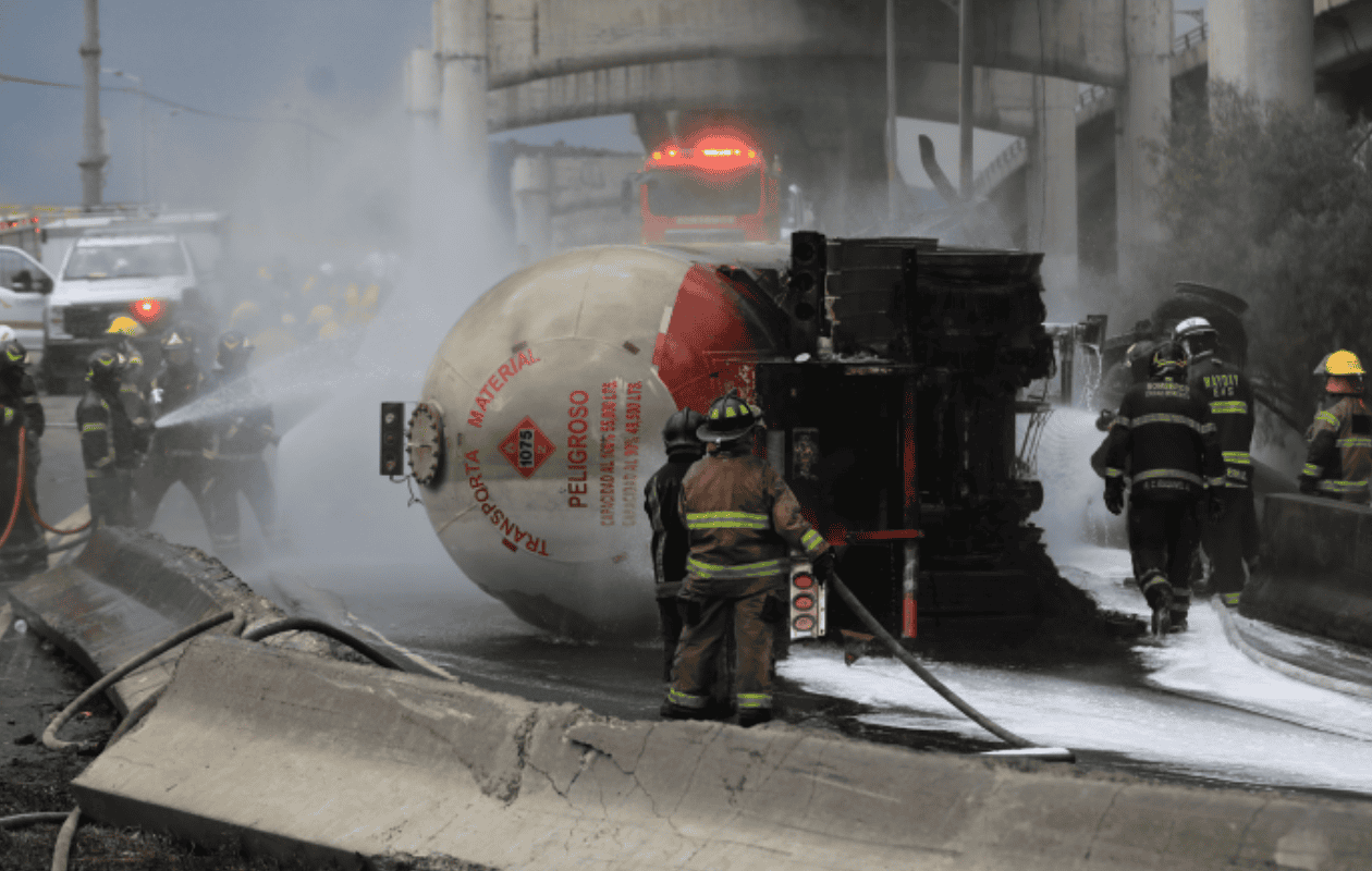 Fallece mujer herida tras explosión de pipa en Iztapalapa; permanecía como desconocida en el IMSS