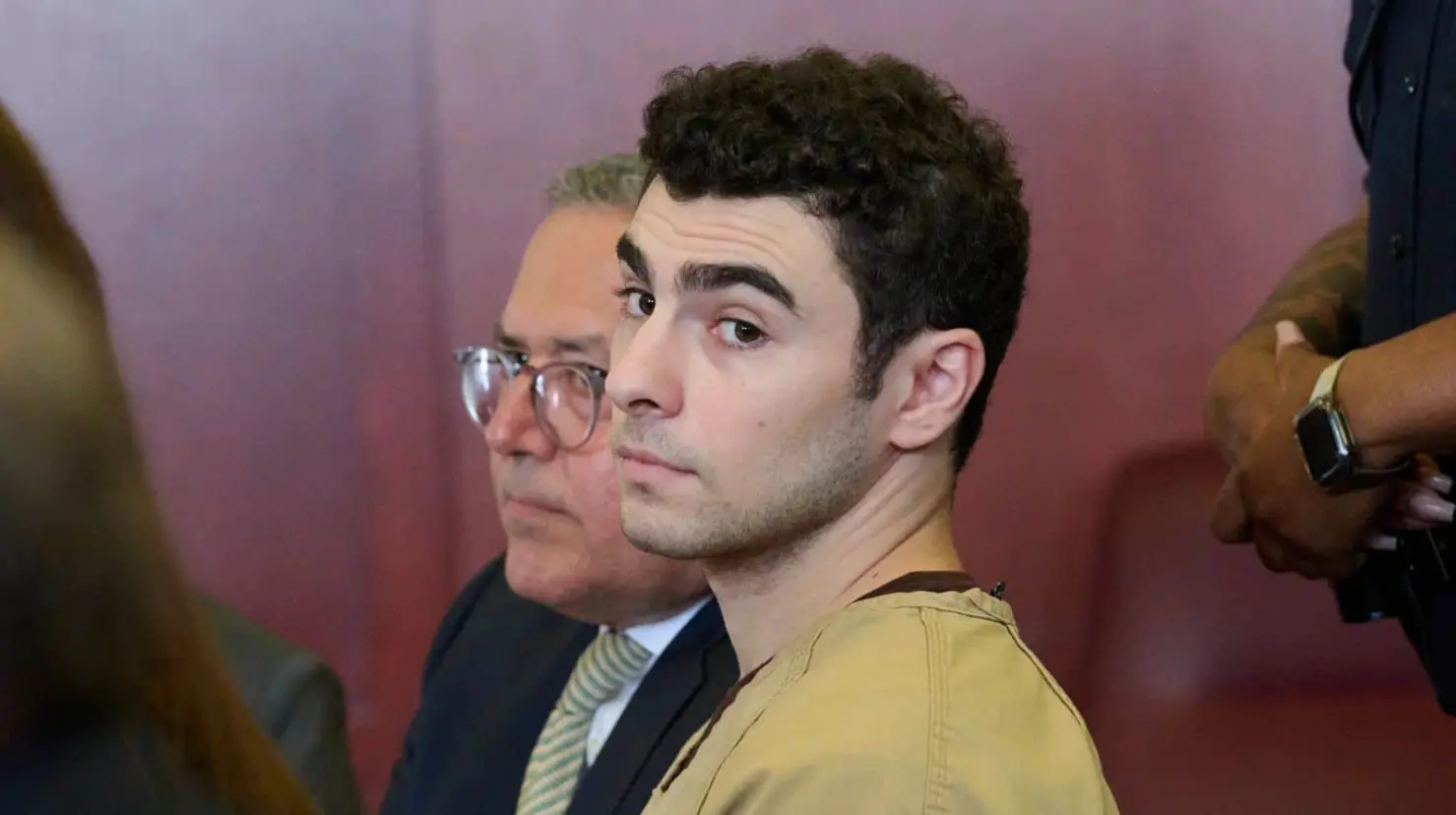 El joven de 27 años aún enfrenta cargos estatales en Nueva York y Pensilvania, además de un proceso federal. Foto: AP