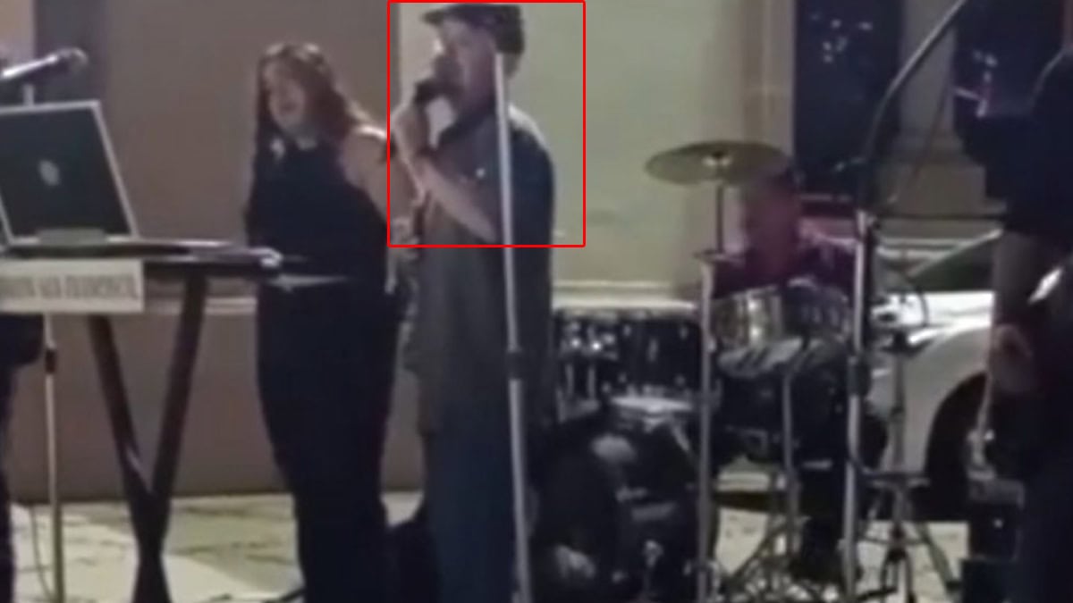 VIDEO | Momento exacto cuando maestro de secundaria fallece mientras cantaba de A mi manera