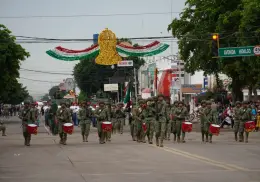 Participaron más de mil personas en desfile por la Independencia de México