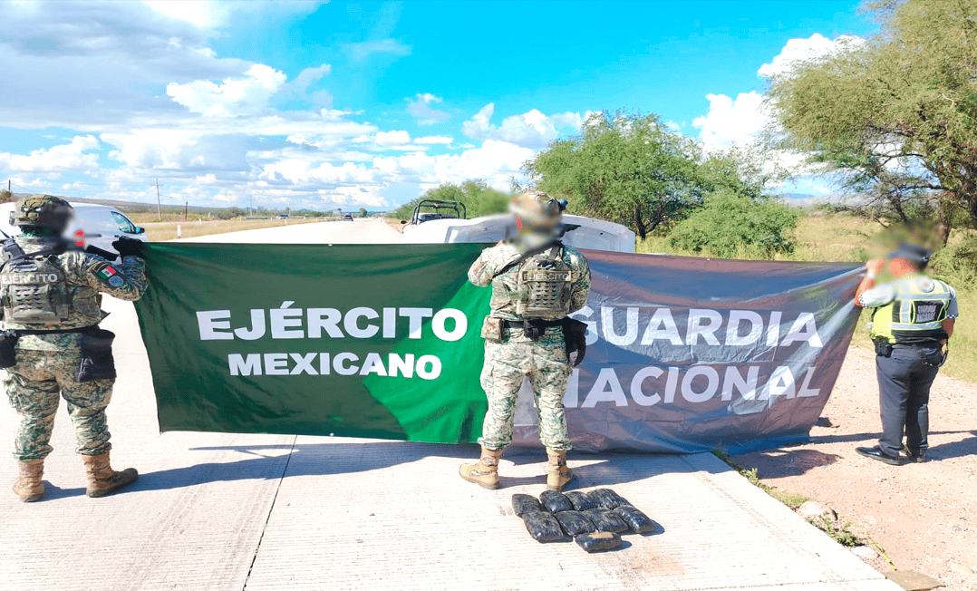 En Nogales, detectan cargamento de droga oculto en vehículo
