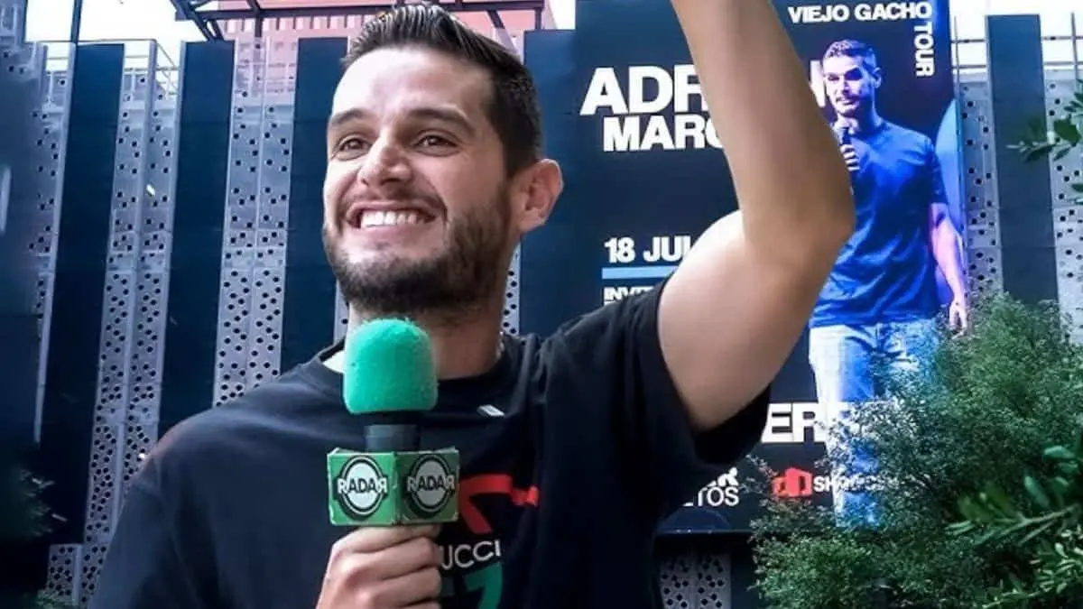 adrian marcelo regala dinero a seguidora