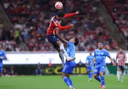 Chivas y Tigres empatan 0-0 en partido pendiente de la Jornada 1