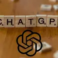OpenAI aplica nuevas restricciones enfocadas en proteger a los adolescentes en el uso de ChatGPT
