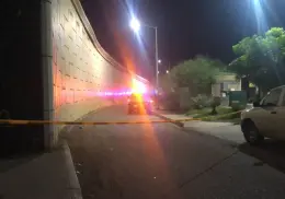 Hallan a hombre asesinado en puente de la calle 300 e Internacional, al sur de Ciudad Obregón