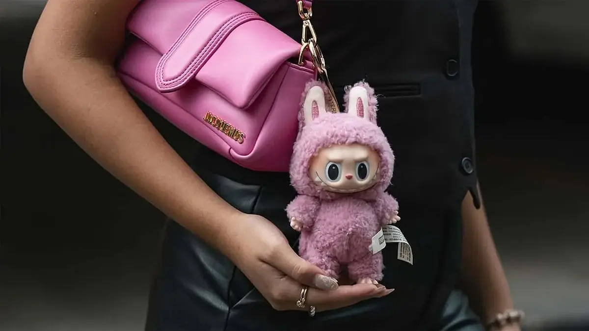 ¡Jovencita vende su alma para comprarse colección de muñecos Labubu!