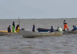 Listos pescadores para ir por el "oro rosado"