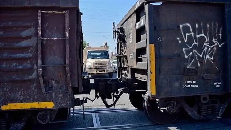 Piden puente elevado en crucero de ferrocarril de Navojoa