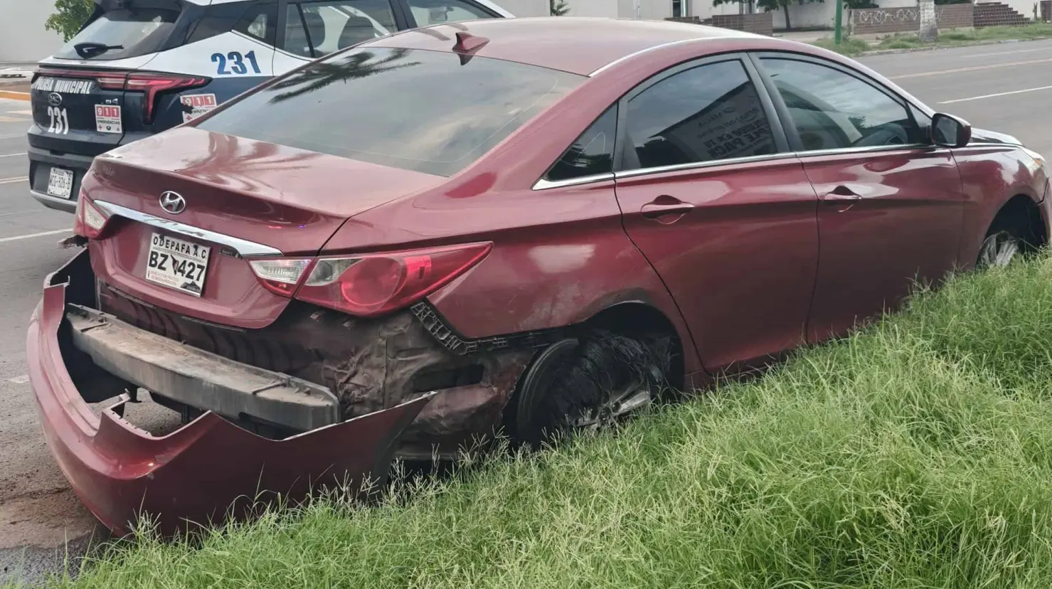 Detienen a mujer por conducción negligente en Ciudad Obregón