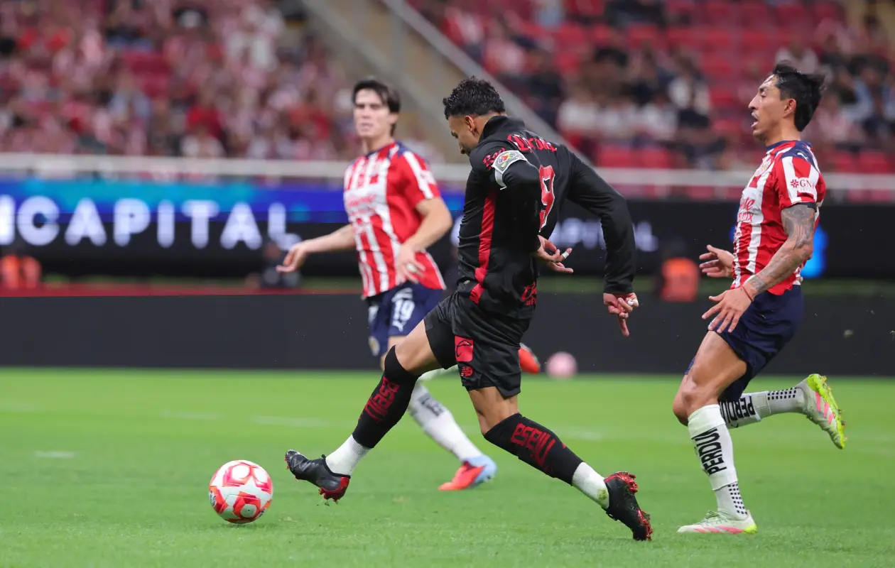 Goliza a domicilio recibieron las Chivas este sábado.