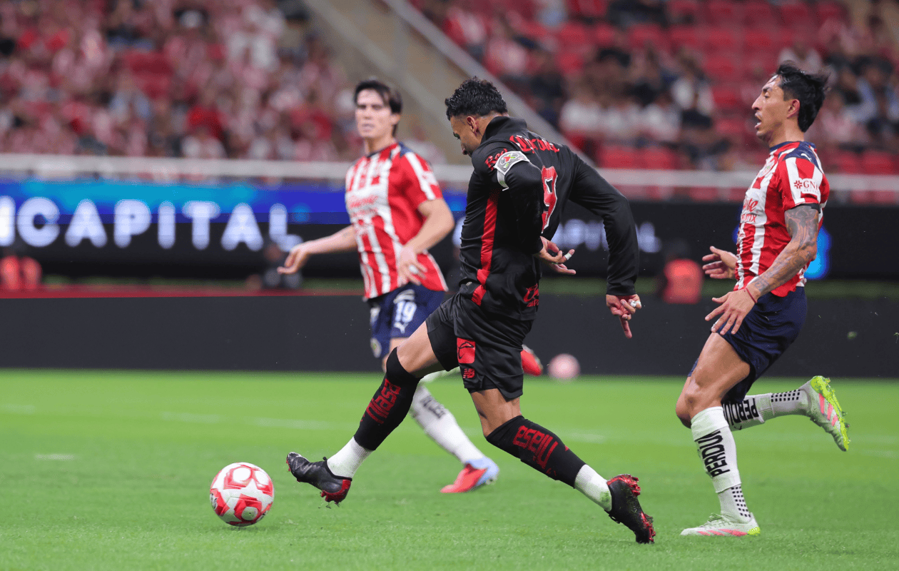 Toluca aplasta 3-0 a Chivas en el Estadio Akron