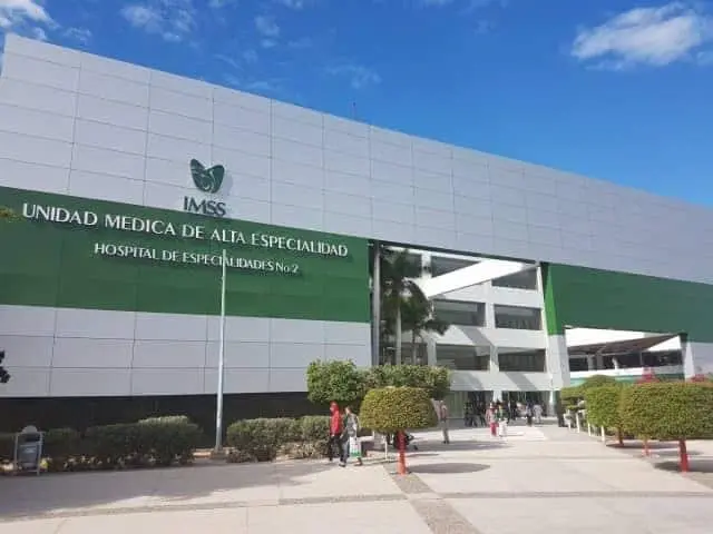 Casi 2 mil trabajadores hacen posible el funcionamiento de este Hospital de primer nivel.