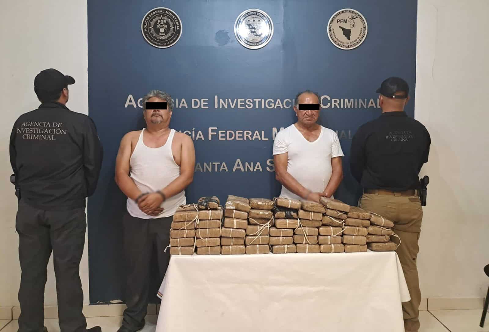 Detienen a dos en carretera del norte de Sonora; transportaban 50 kilos de drogas