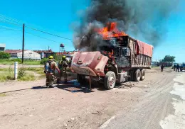 Se quema troque cargado de soya al sur de Ciudad Obregón
