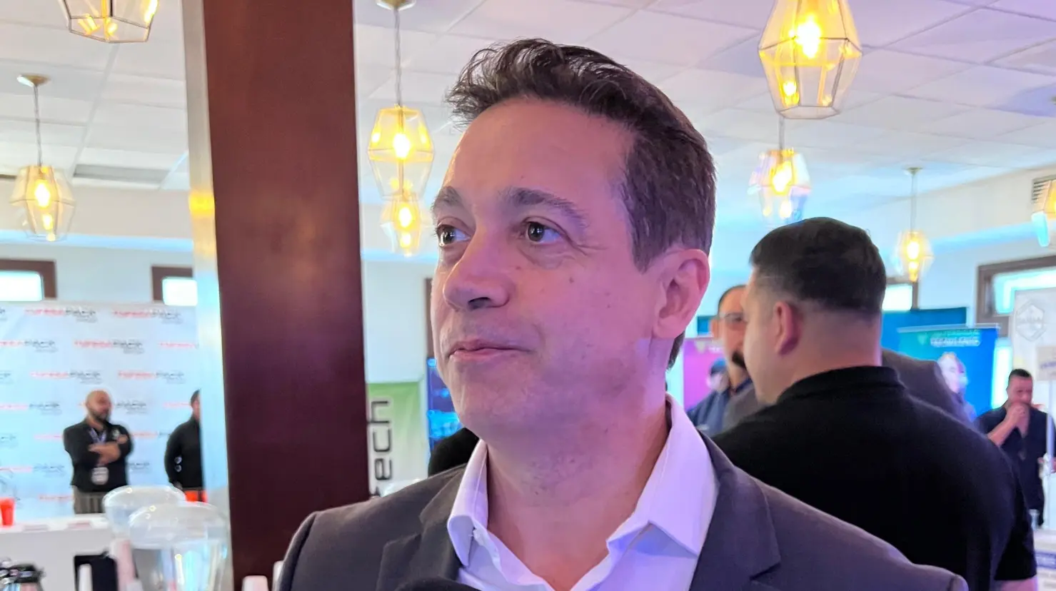Propone aumentar la base gravable con incentivos a la formalidad