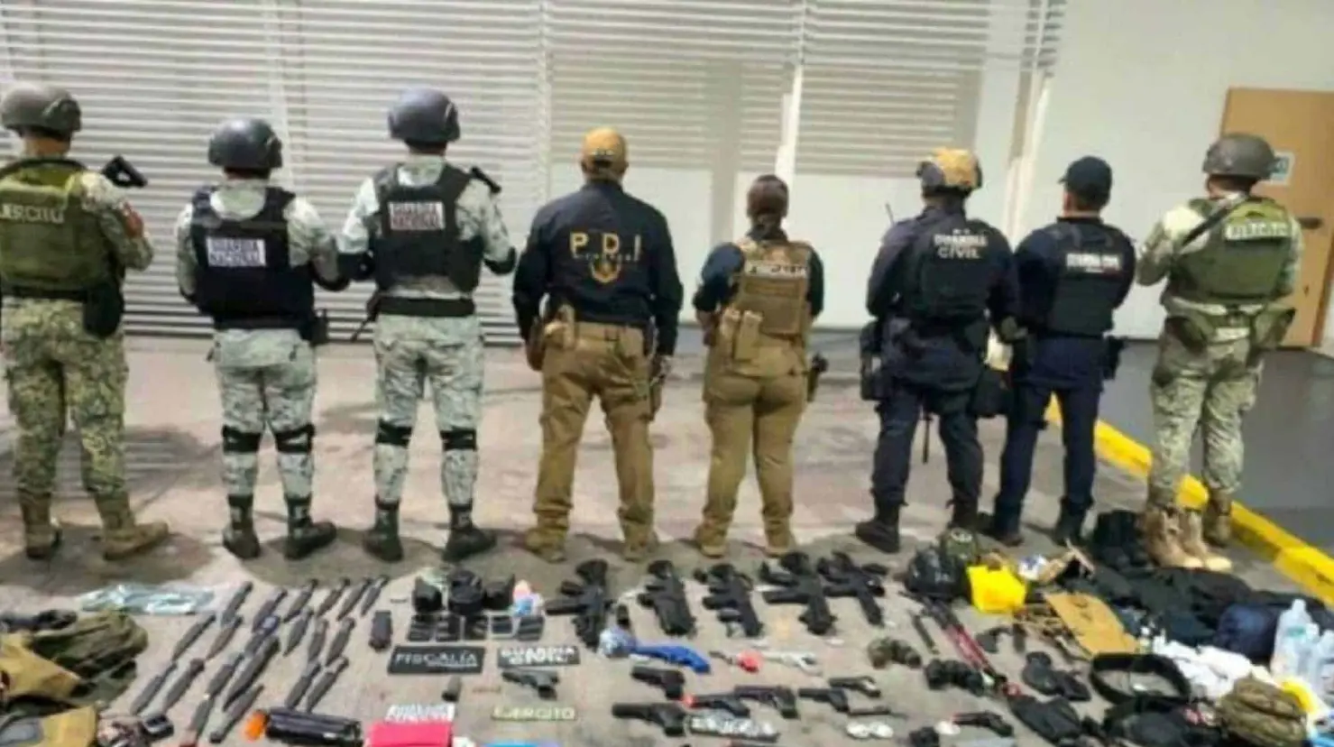 Detienen en Michoacán a 38 miembros de la secta Luz del Mundo con armas falsas y equipo táctico
