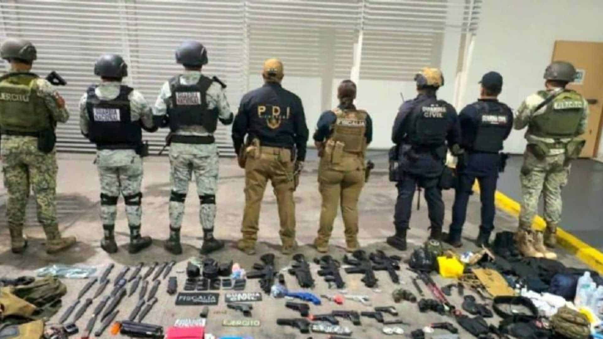 Detienen en Michoacán a 38 miembros de la secta Luz del Mundo con armas falsas y equipo táctico