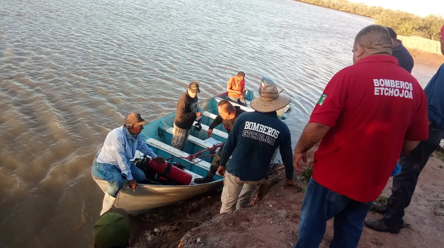 Hallan sin vida a pescador desaparecido en playa de Etchojoa