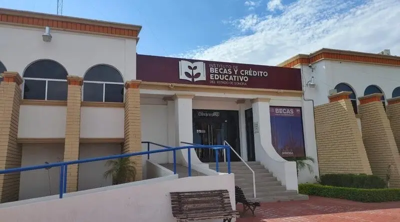 Esta es una beca especial que abre la convocatoria una vez al año, y tiene como objetivo apoyar en terapias de rehabilitación, Trastorno del Espectro Autista, síndrome de down o parálisis cerebral.