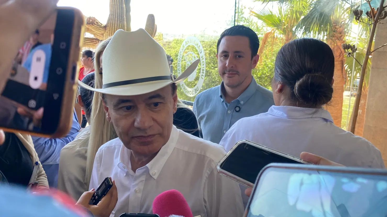 Durazo Montaño resaltó que va muy enfocado al sector social, como el tema de salud, el abasto de medicamentos, el tema de infraestructura, la carretera, un tramo de la carretera cuatro carriles Hermosillo-Miguel Alemán y el tema de los libramientos que tenemos que construirlos.