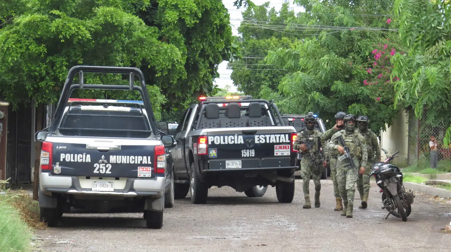 Elementos policiacos y militares resguardaron la zona mientras se realizaban las investigaciones (Fotos: Ronny Camacho)