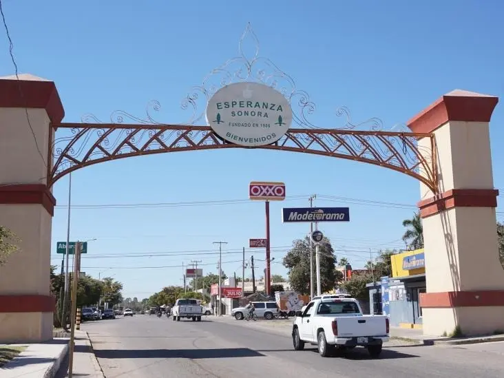 Lluvias complican instalación de letras emblemáticas en Esperanza