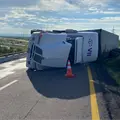 Vuelca tráiler en Libramiento de Guaymas