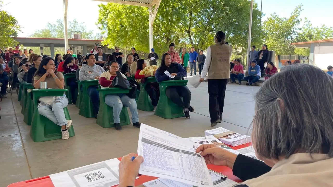 Si bien las asambleas son informativas principalmente para poder orientar sobre la activación de la "Llave MX", que sirve para poder tener acceso al registro de la beca para los miembros de la familia que lo requieran, en caso de no haber alcanzado a asistir a dichas reuniones, puede ingresar a un tutorial en www.gob.mx/becasbenitojuarez/articulos/tutorial-para-hacer-tu-llave-mx