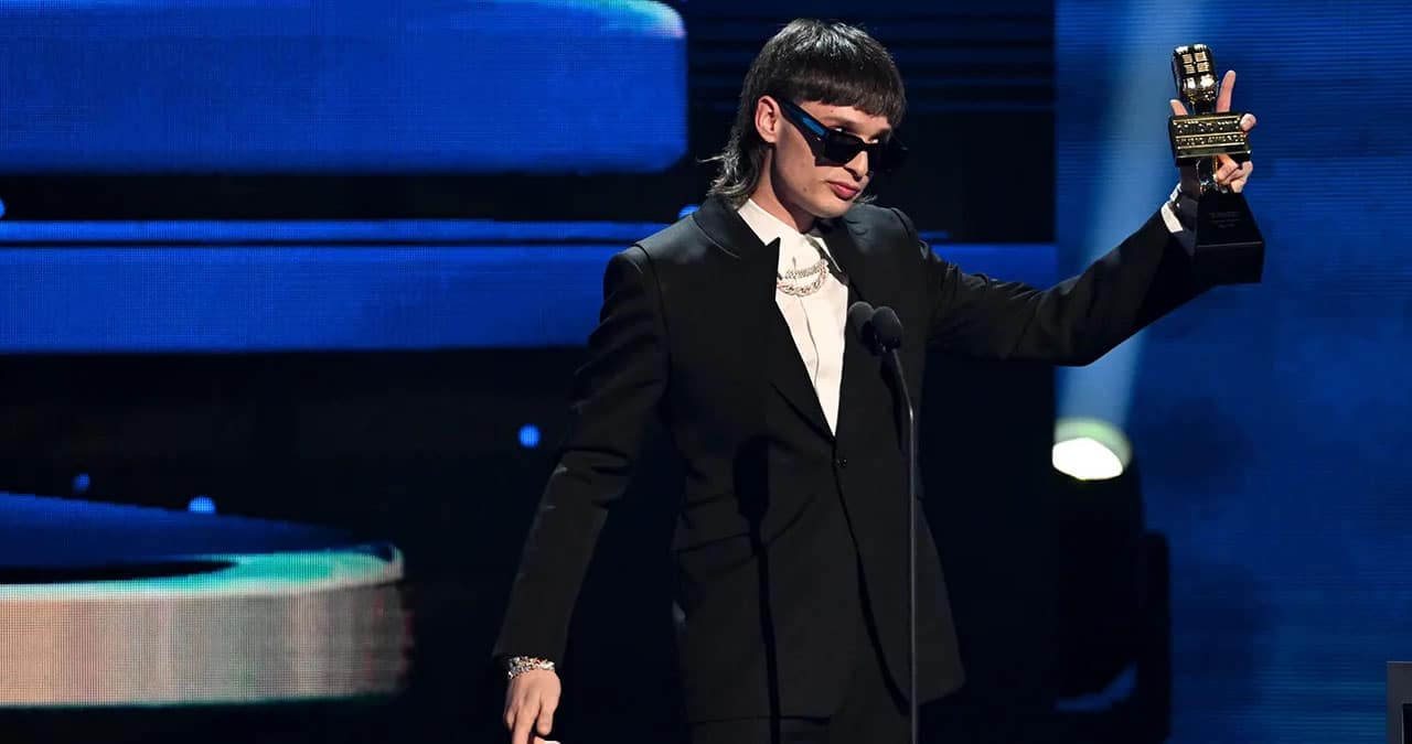 Peso Pluma: El primer artista mexicano en recibir el Billboard Vanguardia