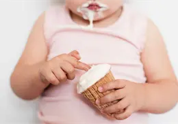 Cero azúcar antes de los 2 años: ¿Por qué es la recomendación universal de los pediatras?