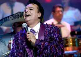 ¿Juan Gabriel sigue vivo? Video en París desata teorías sobre El Divo de Juárez